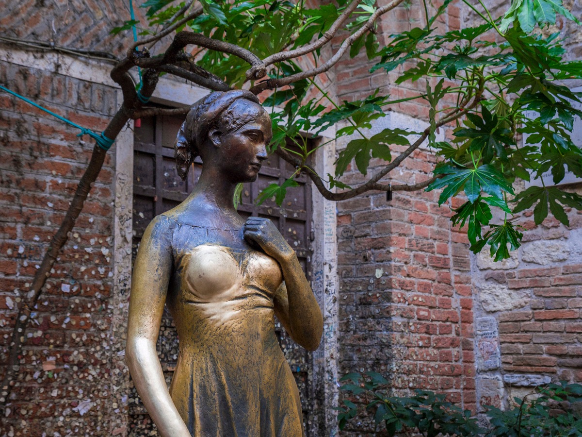 The Juliet statue in the courtyard of the Casa di Giulietta in Verona